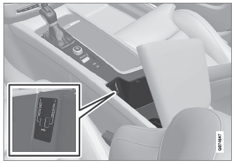 Volvo XC90. Connecting a device via the USB port