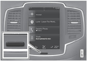 Volvo XC90. Handling tiles in the center display