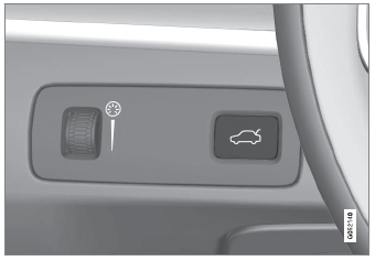 Volvo XC90. Unlocking the tailgate from inside the vehicle